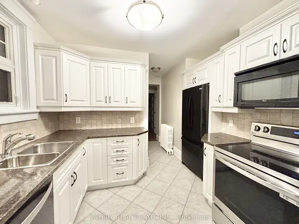 81 Heney St, Ottawa, ON K1N 5V7