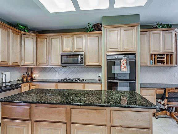 5th image of 210 Whitehall Ln