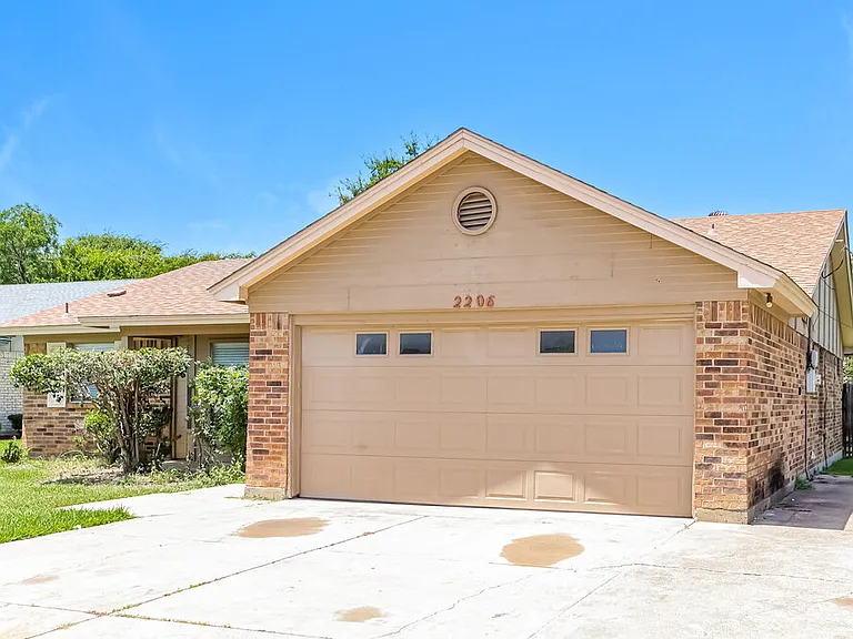 2206 Brim Ct — Photo 2