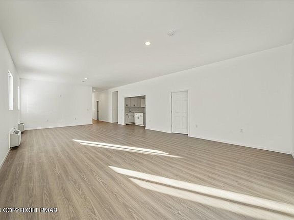 5th image of 9406 Juniper Dr