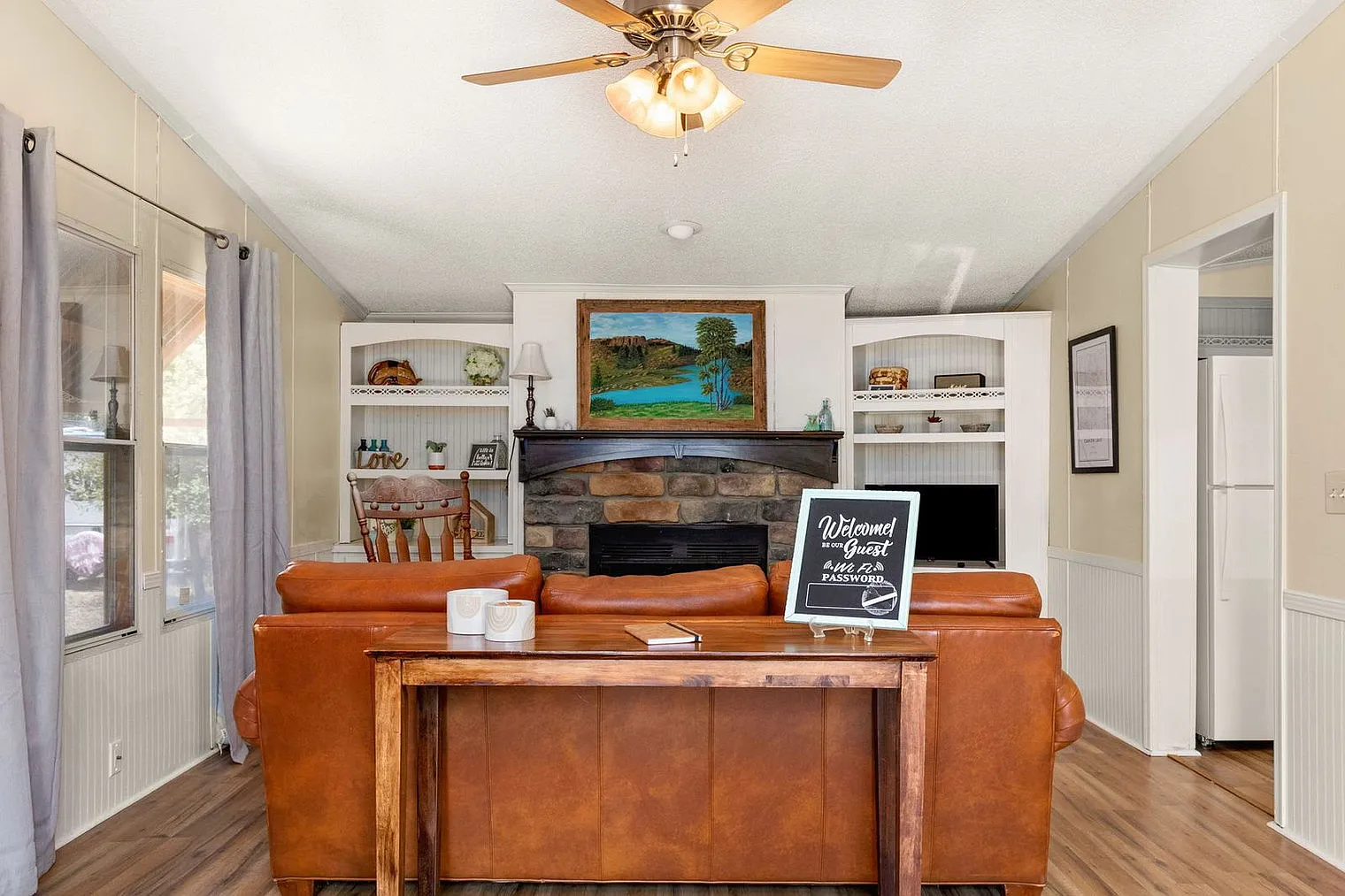 3 bed, 2.0 bath, 1819 sqft, $4,301 — Photo 4
