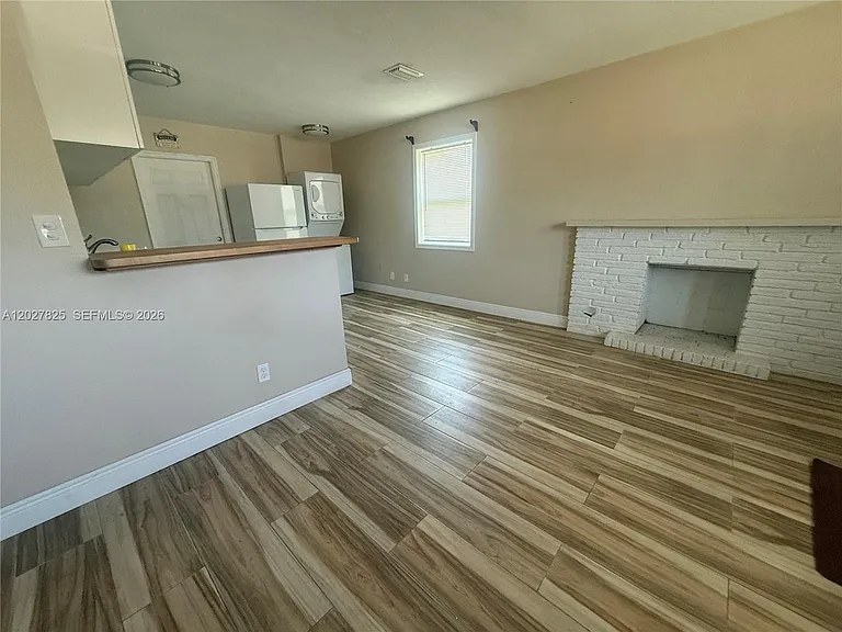 508 W Beech Rd — Photo 2