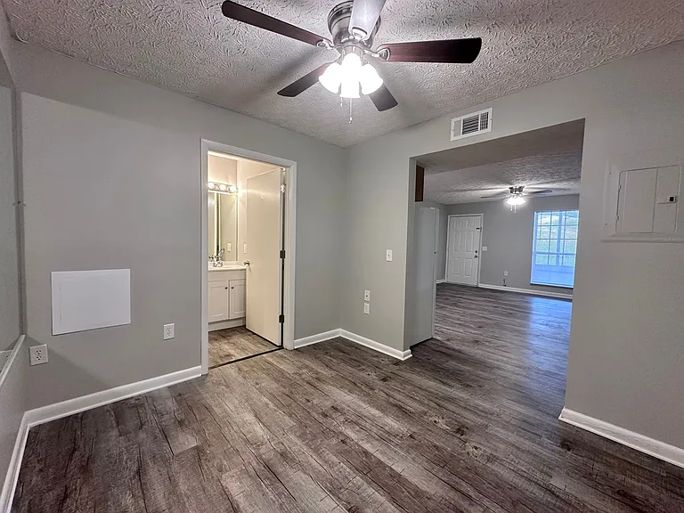 Lakeland Hills Apartment Homes — Photo 23