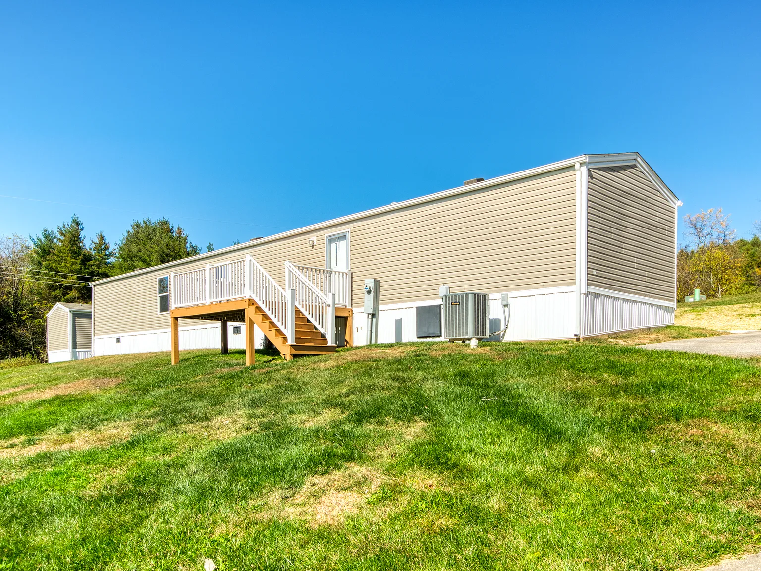 3 bed, 1281 sqft, $950 — Photo 1