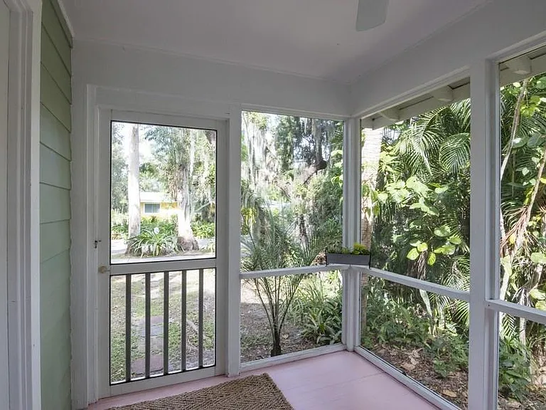 876 Windsor Dr — Photo 6