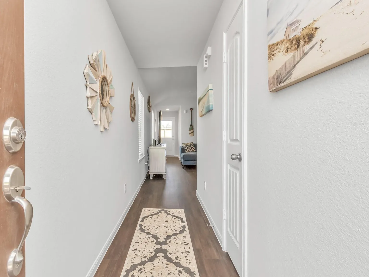3 bed, 2.0 bath, 1448 sqft, $2,000 — Photo 3