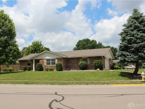 715 Hathaway Trl, Tipp City, OH 45371