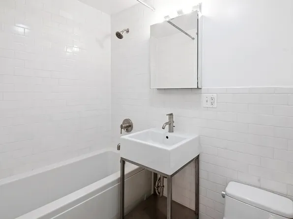 800 Dekalb Avenue 1A image 3 of 10