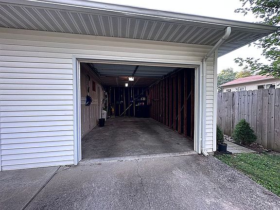3rd image of 1141 Rebecca St