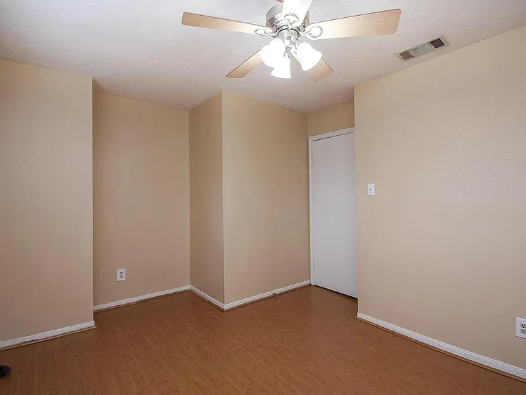 7822 Greenedge Dr — Photo 14