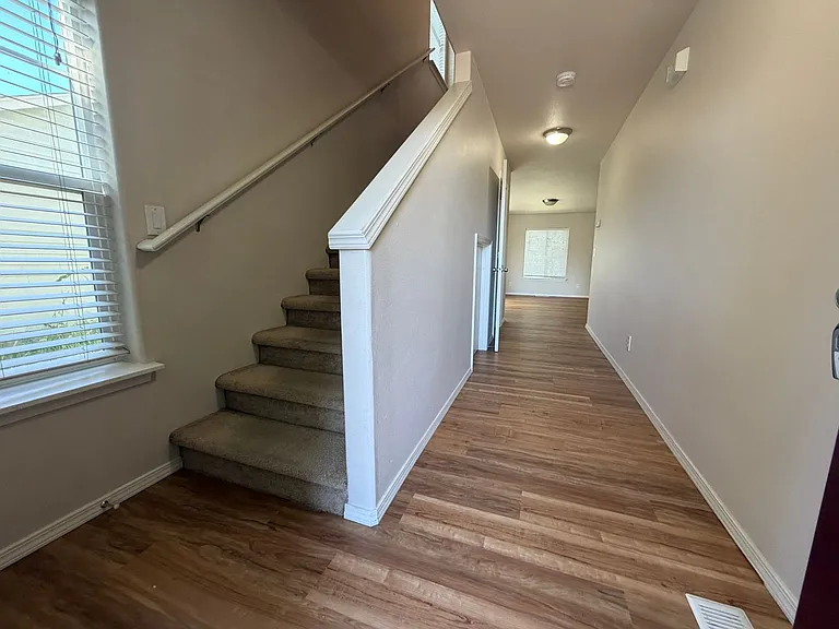 4115 Geranium Loop NE — Photo 2