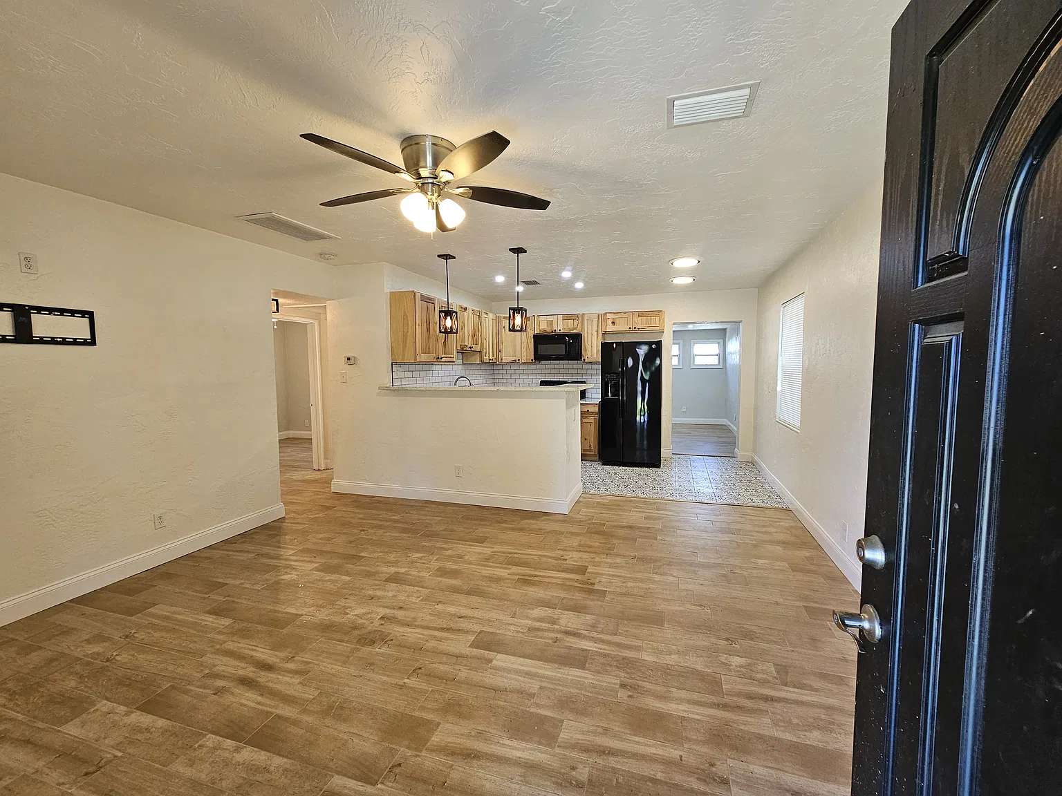 2 bed, 902 sqft, $2,200 — Photo 4