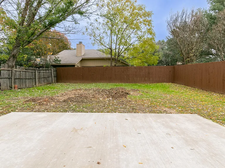 2239 Turf Club Dr — Photo 12
