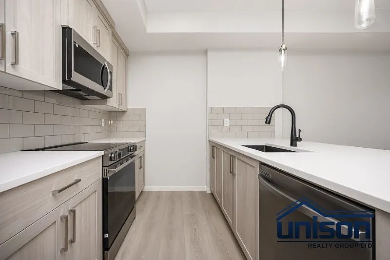2 bed, 837 sqft, $1,800 — Photo 2