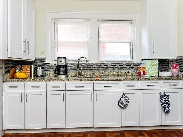 17 Pembroke Ave #2 — Photo 5