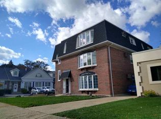 324 E Burlington St APT 1, Riverside, IL 60546