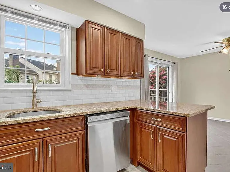 7427 Salford Ct — Photo 16