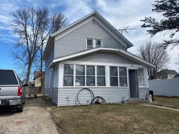 121 E Hofman St, Cecil, WI 54111