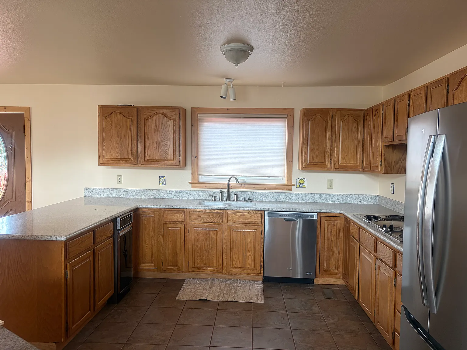 4 bed, 2007 sqft, $3,400 — Photo 2