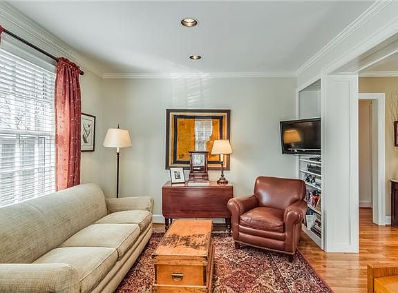 3rd image of 114 Lincoln Ct