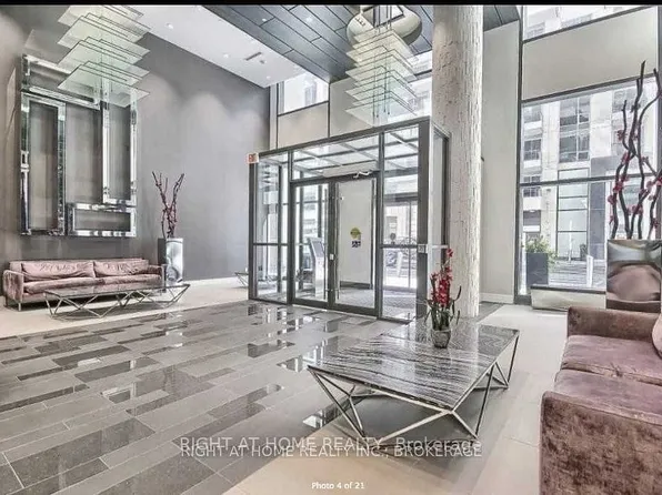 9205 Yonge St #607, Richmond Hill, ON L4C 1V5