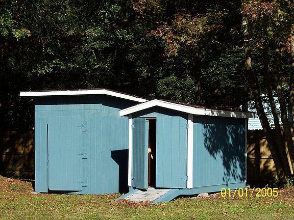 2 Storage Sheds
