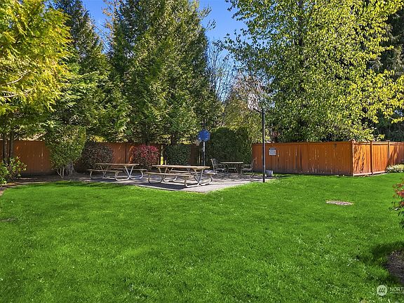4th image of 321 SE Orchard Drive #5