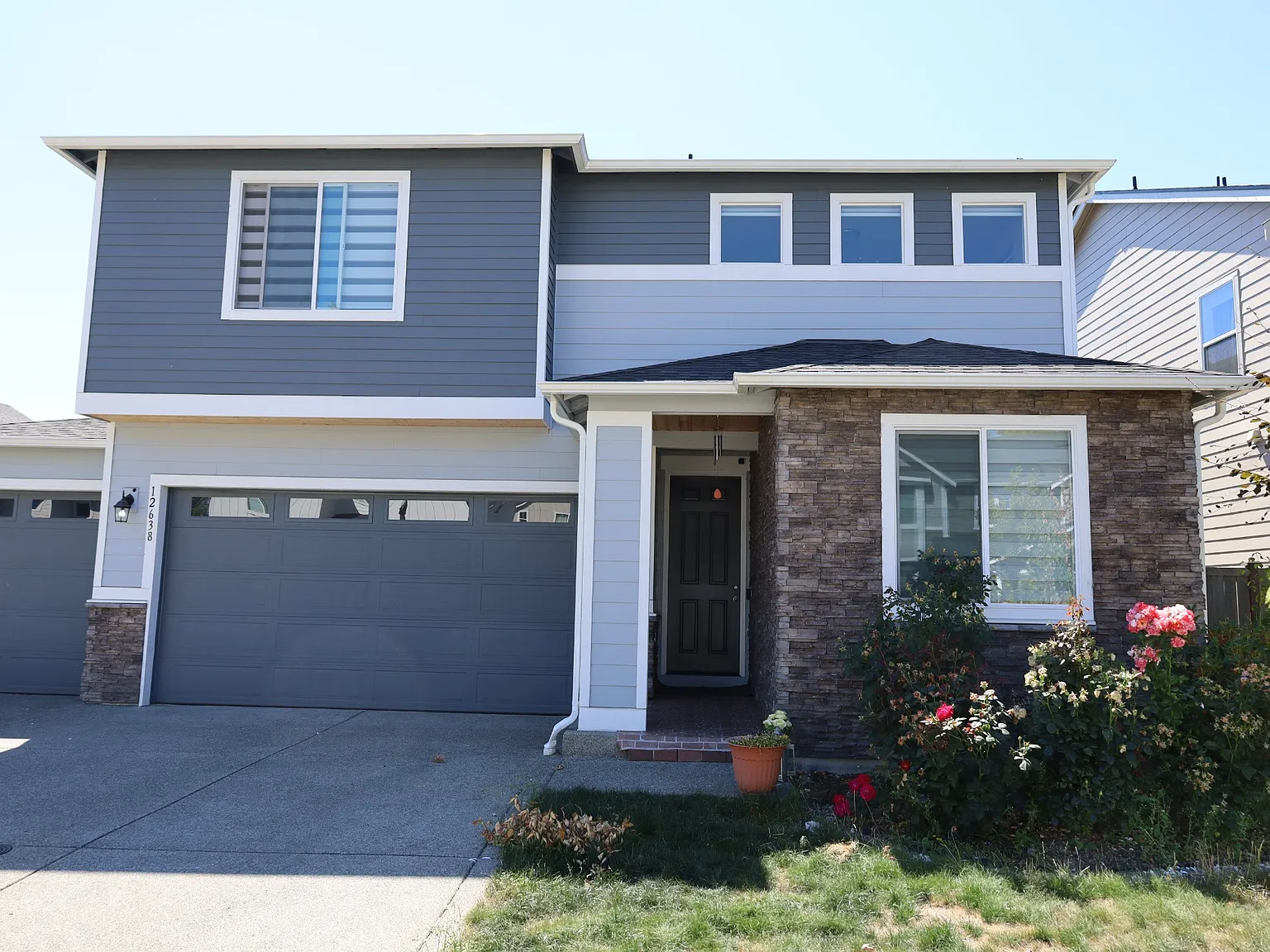 5 bed, 2.5 bath, 2660 sqft, $3,800 — Photo 2