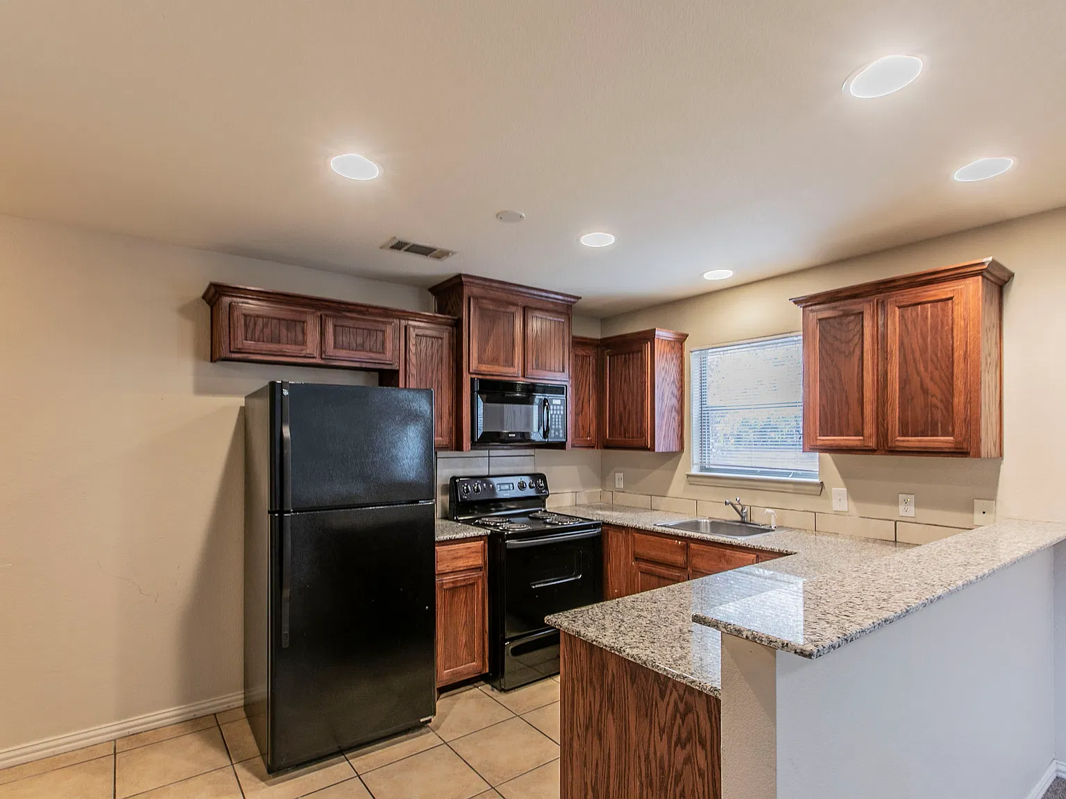 1 bed, 1224 sqft, $1,275 — Photo 4