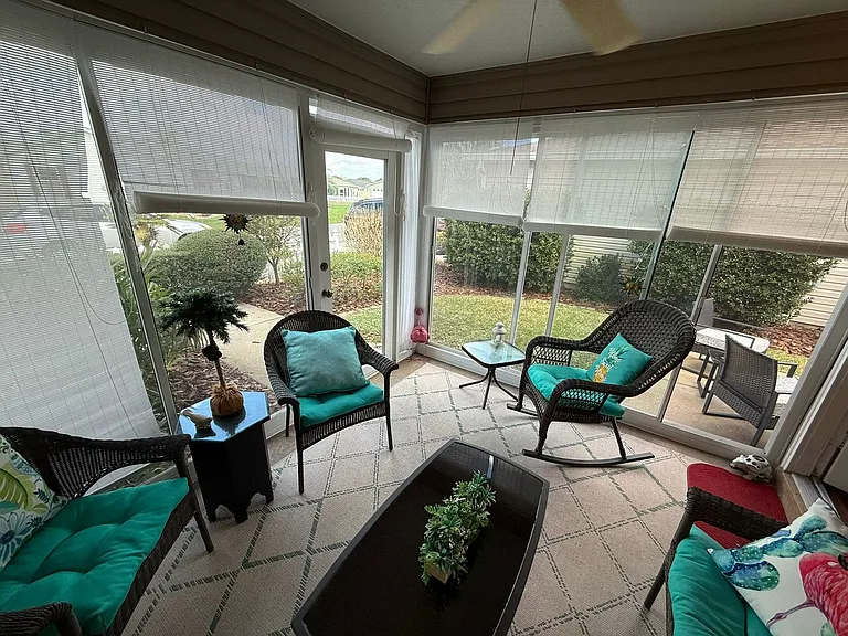 1725 Simpsonville Ln — Photo 5
