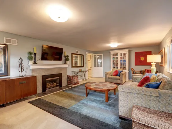 2454 36th Ave W #1, Seattle, WA 98199