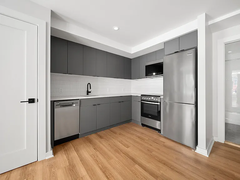 317 W 51st St #GF — Photo 2