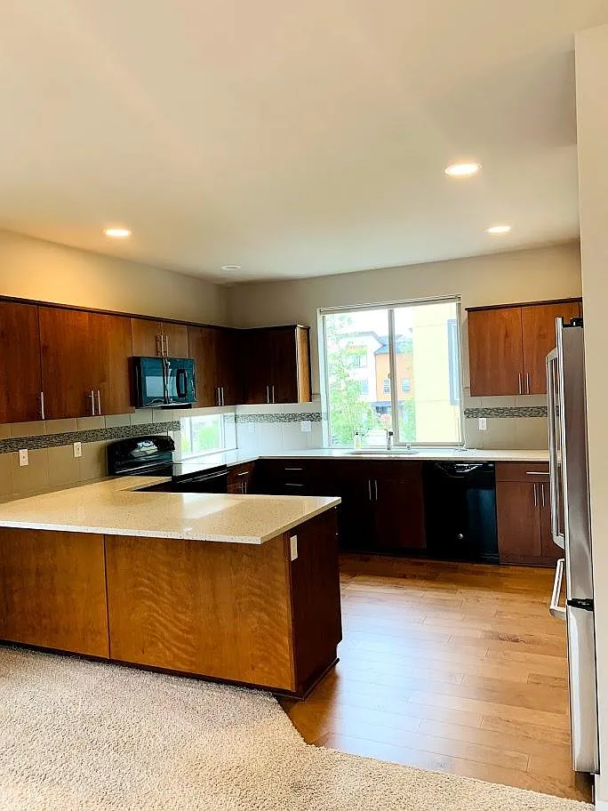 320 Bremerton Ave NE — Photo 2