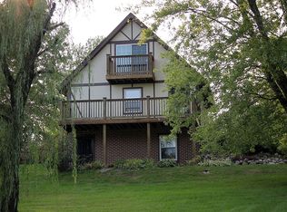 694 Schroeder Rd, Coal Valley, IL 61240