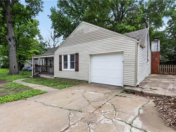 701 W Jones St, Independence, MO 64050