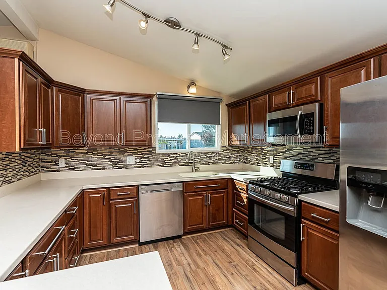 3443 Lockwood Dr — Photo 5