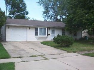 702 Russet Ln, Streamwood, IL