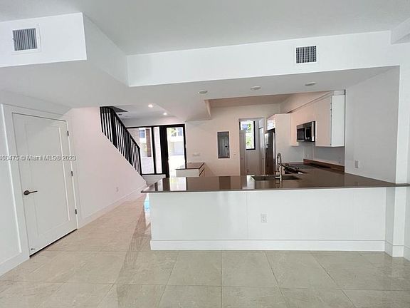 3rd image of 4120 Oak Pl