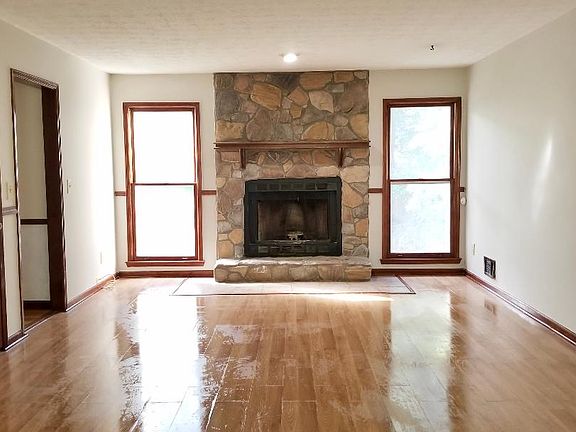3rd image of 2031 Hunters Cove Dr
