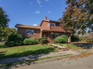 2 Yorkshire Rd, Marblehead, MA 01945