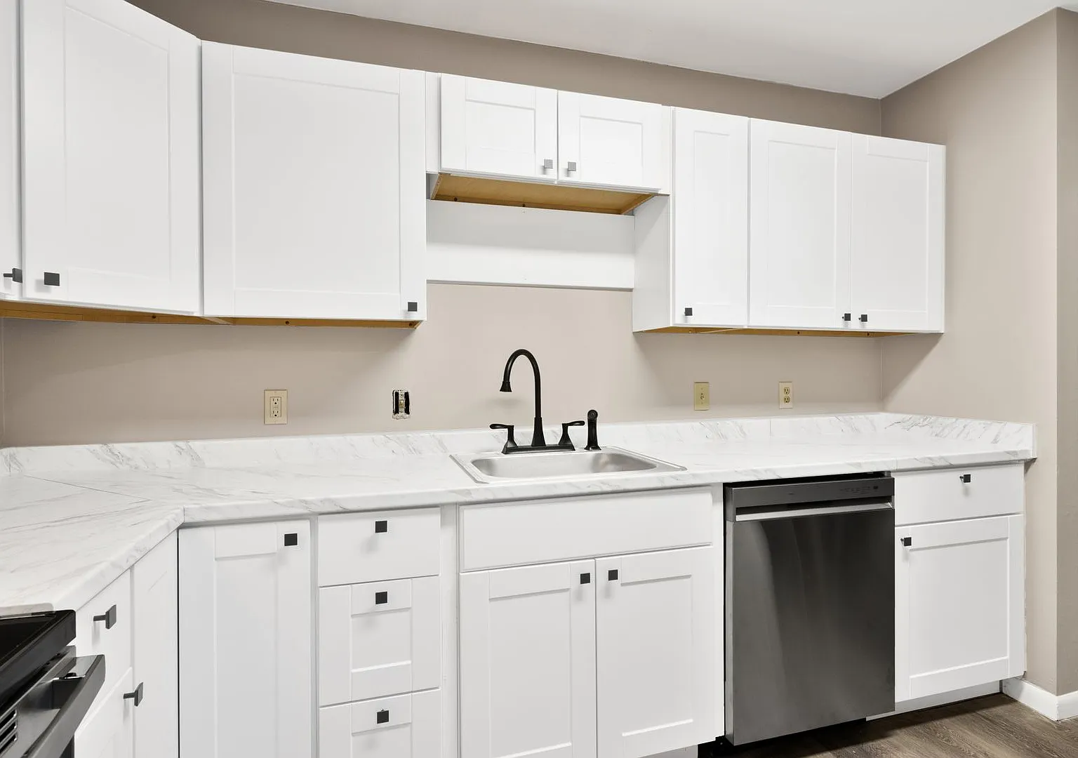 Modern 3-Bedroom Duplex in Holiday Hills, Traverse City — Photo 4