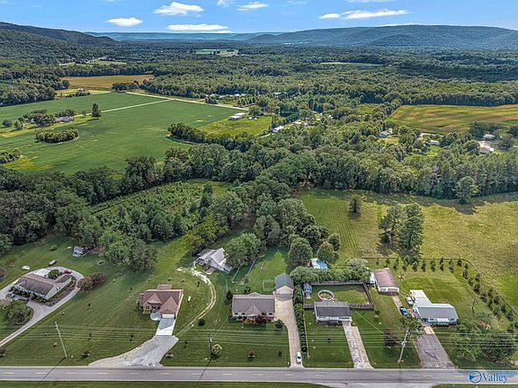 4th image of 3884 Old Highway 431