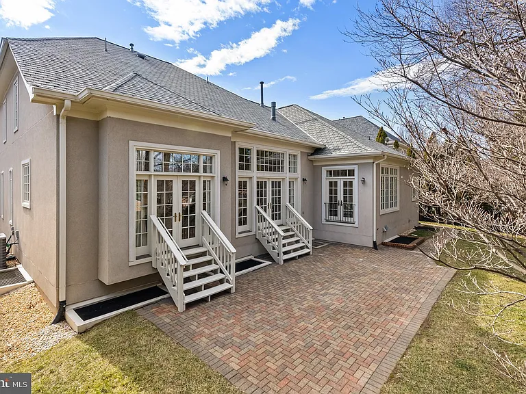 7440 Old Maple Sq — Photo 41