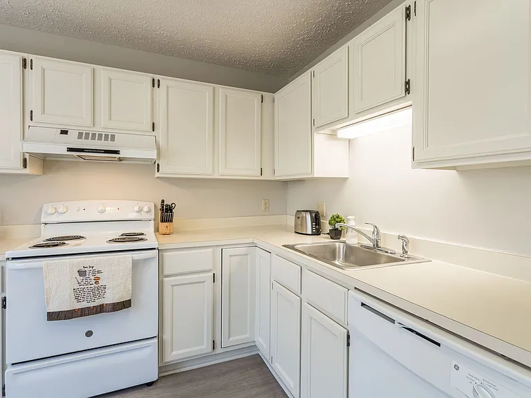 Seven Hearths Homestead Apartments — Photo 4