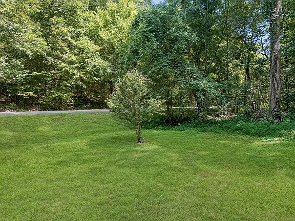 2nd image of 165 Lakeshore Dr