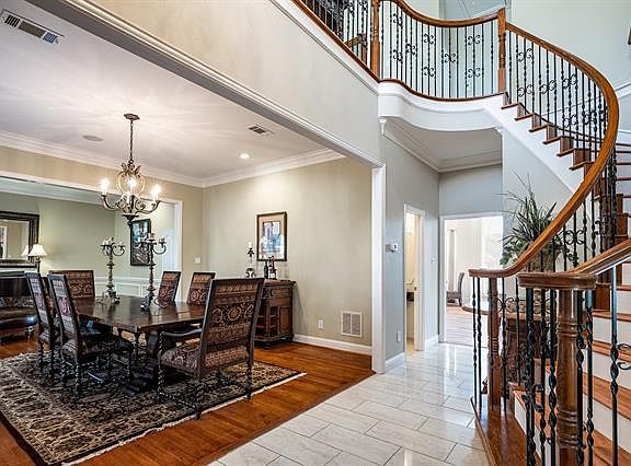 4th image of 2324 Dobbins Ln
