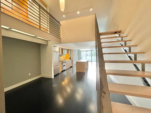 188 King St #304 — Photo 4