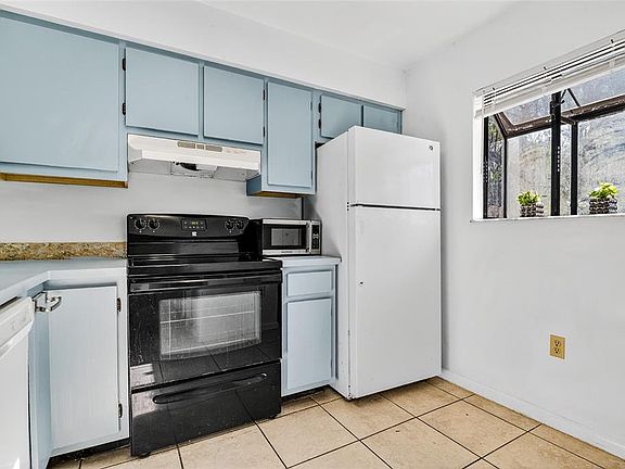 4th image of 2116 SW 39th Dr