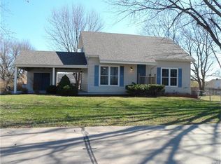 2602 Breezy Point Ln, O'Fallon, MO 63368