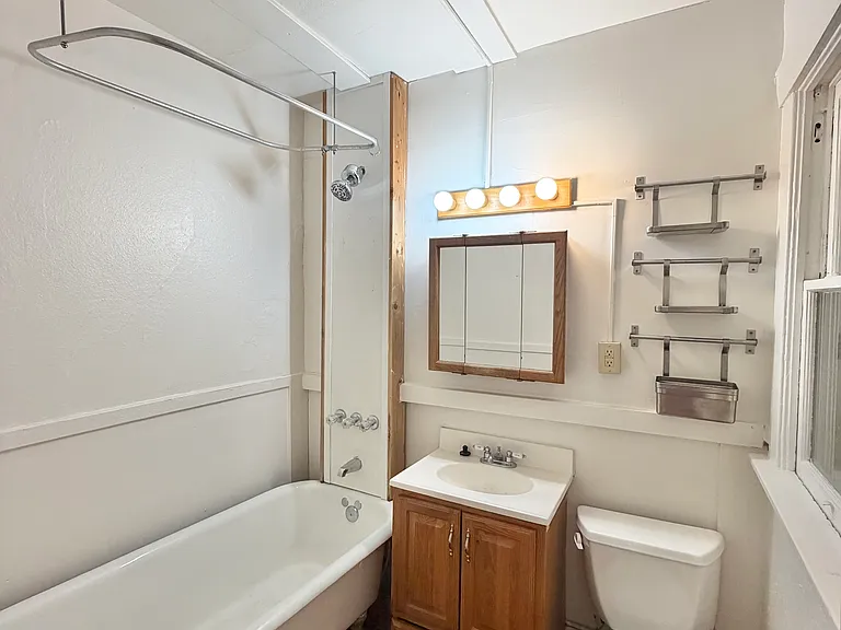 2703 E Union St #F — Photo 5